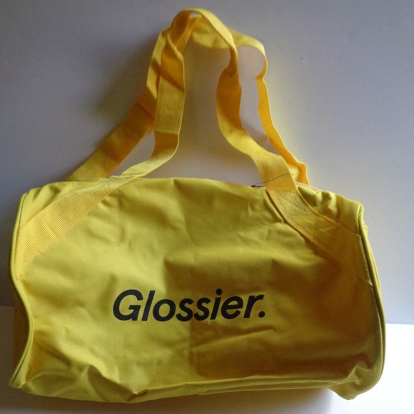 Glossier Duffel 2024 www.alhudapk